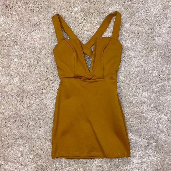 superdown Cynthia Cross Back Dress - Picture 2 of 4